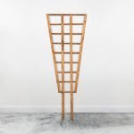 Self-staking Trellis